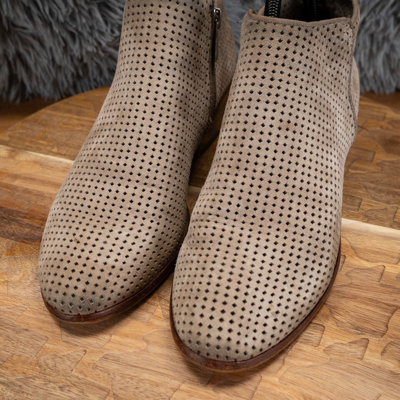 Womens Sam Edelman Pipp Gray Perforated Suede Ankle Booties Boots Size 8.5 M GUC - Picture 2 of 8